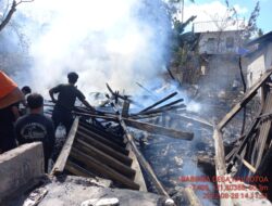 Satu Rumah hangus terbakar rata dengan tanah, kerugian mencapai Ratusan juta