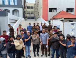 Aliansi Pemuda Pemerhati Pedagang Kota Makassar, menggelar aksi demonstrasi di depan Kantor Kejari Makassar