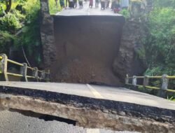 Jembatan Penghubung Desa Patilereng putus, Lalulintas Lumpuh