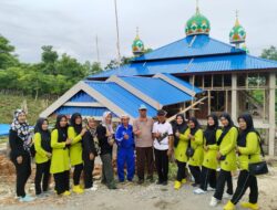 Giat Jumat bersih, jajaran Disdikpora Selayar gotong royong di areal Masjid Nurul Ilmi PGRI