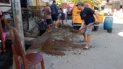 Jumat bersih Kelurahan Benteng kolaborasi dengan warga Lingkungan Lango – lango
