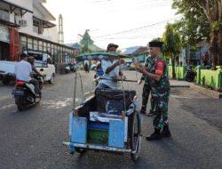 Kodim 1415/Selayar Rem 141/Tp Bagikan Takjil Untuk Warga Pengguna Jalan jelang Berbuka