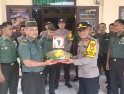 Terapkan 6K Dihati kita tentang “KOMPAK” Plh. Danramil 09/Sabbang bersama jajaran berikan Tumpeng dalam Rangka HUT bhayangkara Ke-77