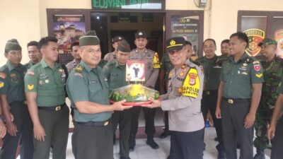 Terapkan 6K Dihati kita tentang “KOMPAK” Plh. Danramil 09/Sabbang bersama jajaran berikan Tumpeng dalam Rangka HUT bhayangkara Ke-77