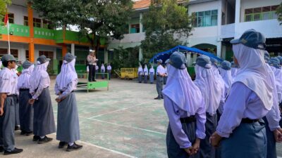 Kasat Lantas Polres Selayar dan Anggota Jadi Pembina Upacara di Sejumlah Sekolah, Bacakan Amanat Dirlantas Polda Sulsel
