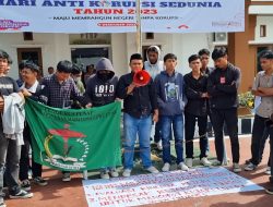 Hikmah Lutra melakukan Unjuk rasa depan Kejsksaan Negeri Masamba, ini tuntutan pengunjuk rasa