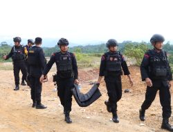 BOM MORTIR DITEMUKAN WARGA LUWU UTARA, KAPOLRES PANTAU LANGSUNG PEMUSNAHAN OLEH TIM PENJINAK BOM GEGANA SAT BRIMOB POLDA SULSEL