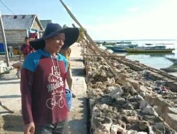 Tanggul Pulau Jinato diduga gunakan material tak sesuai bestek
