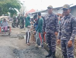Karya Bakti Kodim Selayar gotong royong bersama TNI AL bersihkan Drainase Pasar 