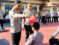 Kapolres Luwu Utara, AKBP Muhammad Husni Ramli, Pimpin Tradisi Penyambutan 10 Bintara Remaja di Polres Luwu Utara