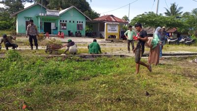 Sinergitas TNI-Polri dan Mahasiswa KKN Bersama Masyarakat Desa Pembuniang