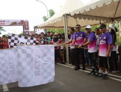 Kapolres Luwu Utara dan Ketua Bhayangkari Cabang Luwu Utara Memeriahkan KPU Fun Run 5K