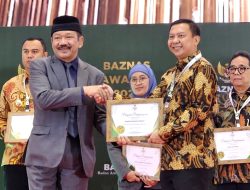 Di Nobatkan Kepala Daerah terbaik Pengelolaan Zakat, Bupati Basli Ali Terima Penghargaan Baznas Award 2024