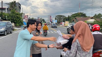 Bintara Remaja Polres Luwu Utara bagi Takjil : Simbol Kepedulian dan Solidaritas