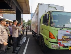 Kapolda Jatim Berangkatkan 50.789 Paket Bantuan Kemanusiaan untuk Warga Terdampak Banjir Jateng