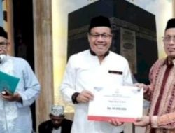 Sekwan DPRD Makassar Salurkan Dana Hibah Pemkot di Masjid Besar Al Amin