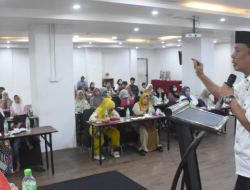 Abdul Wahab Tahir ; pelajaran bahwa menuntut ilmu adalah sebagian kewajiban dari tiap-tiap manusia khususnya orang yang beriman.