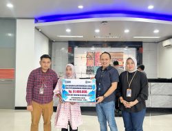 BRI Menyerahkan Pembayaran Klaim Asuransi BRILife untuk Ahli Waris