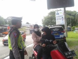 Satuan Lalu Lintas Polres Luwu Utara Menegur Pengendara yang Tidak Patuh Terhadap Aturan Lalulintas