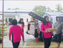 Pastikan Aman dan Lancar Satlantas Polres Luwu Utara Kawal Distribusi Bansos Ketua Bhayangkari Luwu utara