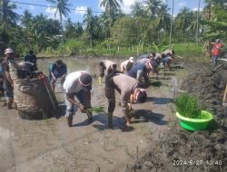 Bakti Sosial Lingkungan, Polres Selayar Tanam Pohon dan Padi di Tanah Harapan