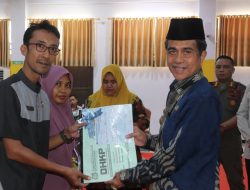 Wabup Serahkan SPPT, DHKP, STTS Kepda Lurah dan Desa, Wabup Berharap Lurah dan Desa Sebagai Corong Pembangunan