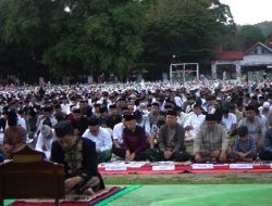 Ribuan Umat Muslim Shalat Idul Adha 1445 H di Lapangan Pemuda Benteng Berjalan Khidmat