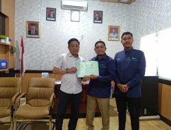 PT PLN (Persero) ULP Selayar Kunjungi Kantor ATR/BPN Kabupaten Kep. Selayar Sekaligus Penerimaan Sertifikat PLTS Tanamalala dan PLTS Kayuadi