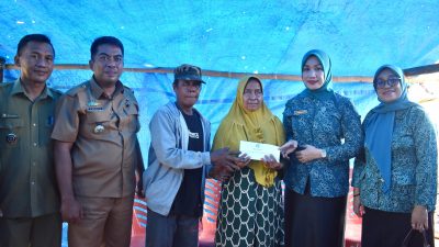 Ringankan Beban Korban Kebakaran, TPP PKK Kabupaten Kepulauan Selayar Salurkan Bantuan
