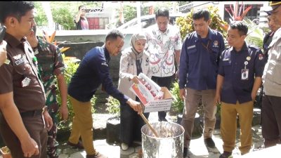 1 Hari lagi Pemungutan Suara, KPU Selayar Musnahkan 165 Surat Suara Tidak Terpakai
