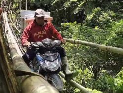 Petugas PPS dan Polisi di Luwu Utara Tempuh Jalan Terjal untuk Distribusi Kotak Suara