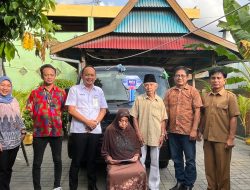 Pimpinan BRI KC Benteng Selayar Serahkan Hadiah Mobil kepada Pemenang Panen Hadiah Simpedes