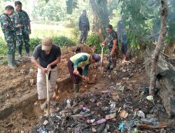 Koramil 1403-09/Sabbang Gelar Karya Bhakti Pembersihan Drainase di Desa Bakka