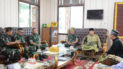 Danrem 031/Wira Bima Silahturahmi Ke Lembaga Adat Melayu Riau  Mempererat Hubungan, Brigjen TNI Sugiyono Kunjungi LAM Riau  Datuk Seri H. Raja Marjohan Menyambut Hangat kedatangan Danrem 031/Wira Bima di LAM Riau
