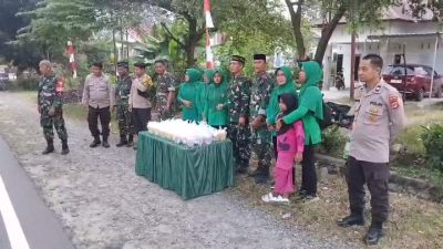 Sinergitas TNI-POLRI Dalam Giat Amal Berbagi Takjil di Sabbang