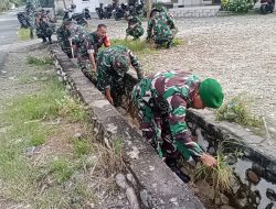 Koramil 1403-09/Sabbang Gelar Karya Bhakti Pembersihan Drainase dan Masjid di Kelurahan Marobo