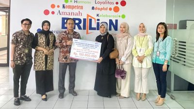 Ahli Waris Nasabah Terima Rp150 Juta Klaim Asuransi Jiwa Aurora Plus dari BRI KC Makassar Ahmad Yani