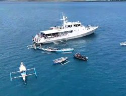 Kodaeral VI Serahkan Bantuan Sembako untuk Nelayan di Tengah Laut Selayar