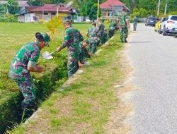 ‎Cegah Banjir, Koramil Sabbang Ajak Warga Bersihkan Drainase di Marobo
