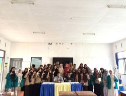 Pelatihan Canva untuk Meningkatkan Kreativitas Siswa dalam Pembuatan Media Tugas Sekolah