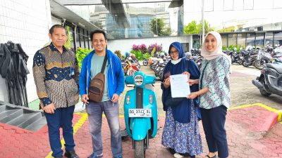 BRI BO Ahmad Yani Makassar Serahkan Hadiah Undian Simpedes kepada Nasabah