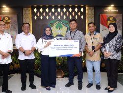 BRI Sungguminasa Serahkan Ambulance Program BRI Peduli TJSL Ke Pemkab Gowa