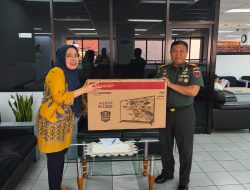 Keberuntungan Simpedes, Santoso R Nasabah BRI Kanca Ahmad Yani Makassar Dapat TV LED Sharp Aquos
