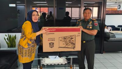 Keberuntungan Simpedes, Santoso R Nasabah BRI Kanca Ahmad Yani Makassar Dapat TV LED Sharp Aquos