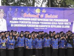 ‎4.545 PPPK Paruh Waktu Terima SK, Bupati Selayar Janjikan Kenaikan Gaji dan Minta Jadi Garda Depan Jaga PAD