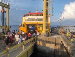 ‎Pelayanan ASDP dan KMP Balibo Dikeluhkan, Kapal Tertahan Lama di Pelabuhan Bira