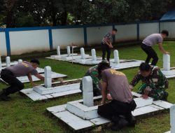 Kodim 1422/Maros Laksanakan Karya Bakti Pembersihan TMP dalam Rangka HUT Korem 141/Toddopuli ke-69