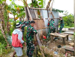 Koramil 1422-1/Lau Bantu Warga Terdampak Hujan Deras dan Angin Kencang di Maros Baru