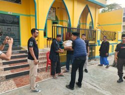 Bharaduta Polres Selayar Gelar Baksos Ramadan, Bagikan Sembako dan Takjil kepada Warga