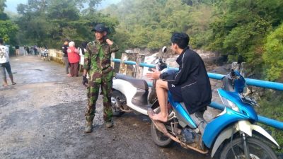 Dua Warga Terseret Arus di Permandian Kalimborang, Babinsa Sigap Lakukan Pemantauan dan Pencarian